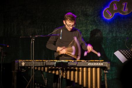 Južnokorejska izvajalka June Yun v KMKC Kompleks (13)